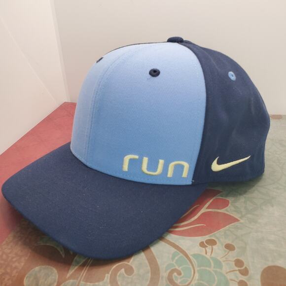 Nike Classic 99 Run Dri-FIT Swoosh Snap Back Hat Navy + Light Blue Color Block - Picture 1 of 8